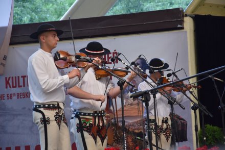 Piąty dzień Tygodnia Kultury Beskidzkiej w Wiśle - występy w wiślańskim amfiteatrze - Zespół Regle z Poronina